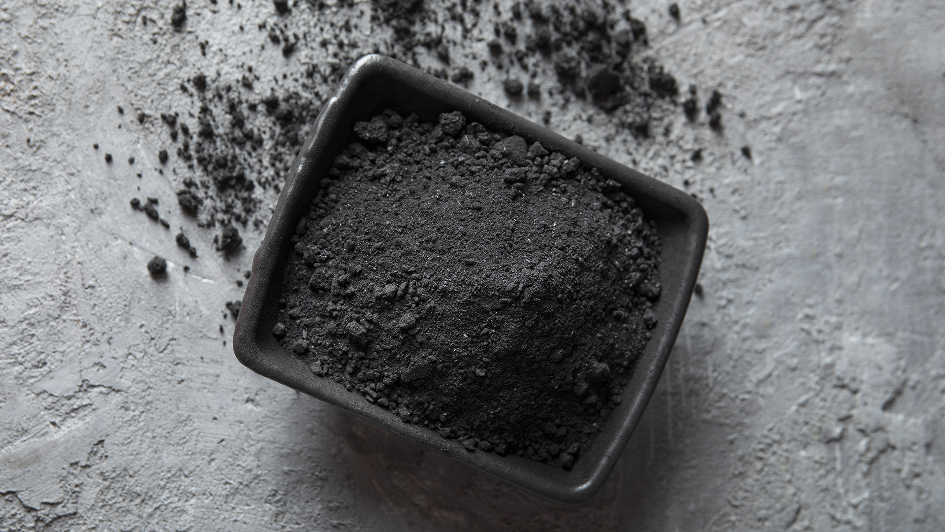 Mączka bazaltowa – czym jest i jakie jest jej zastosowanie w ogrodzie?